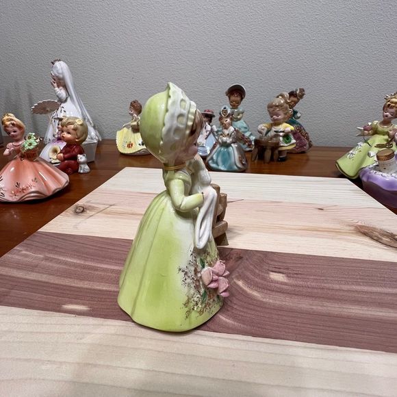 Josef Originals Rare COLONIAL DAYS SERIES, Girl in Green Spinning Wheel Figurine - Picture 5 of 10